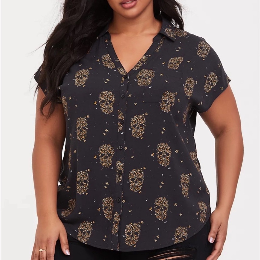 TORRID Floral Skull Print Button Down Cap Sleeve Collared Blouse Black Size 5